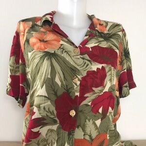 Stephanie K button down Hawaiian shirt